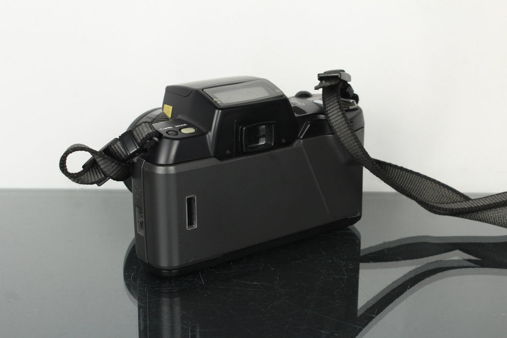 Pentax SF7 - Dutch|Thrift