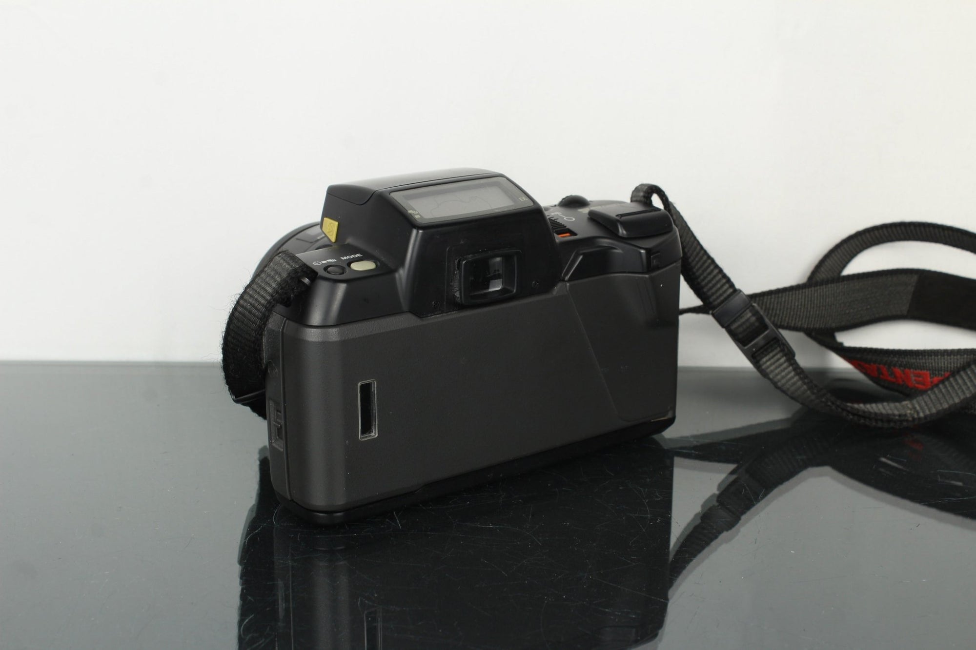 Pentax SF7 + SMC Pentax 1:4 - 5.6 35 - 80mm - Dutch|Thrift