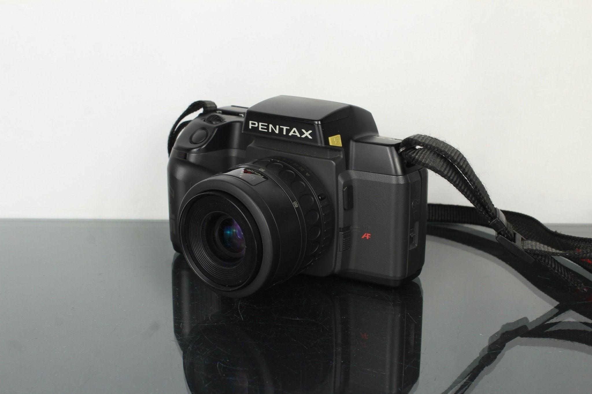 Pentax SF7 Film SLR Camera with Zoom Lens – Dutch|Thrift