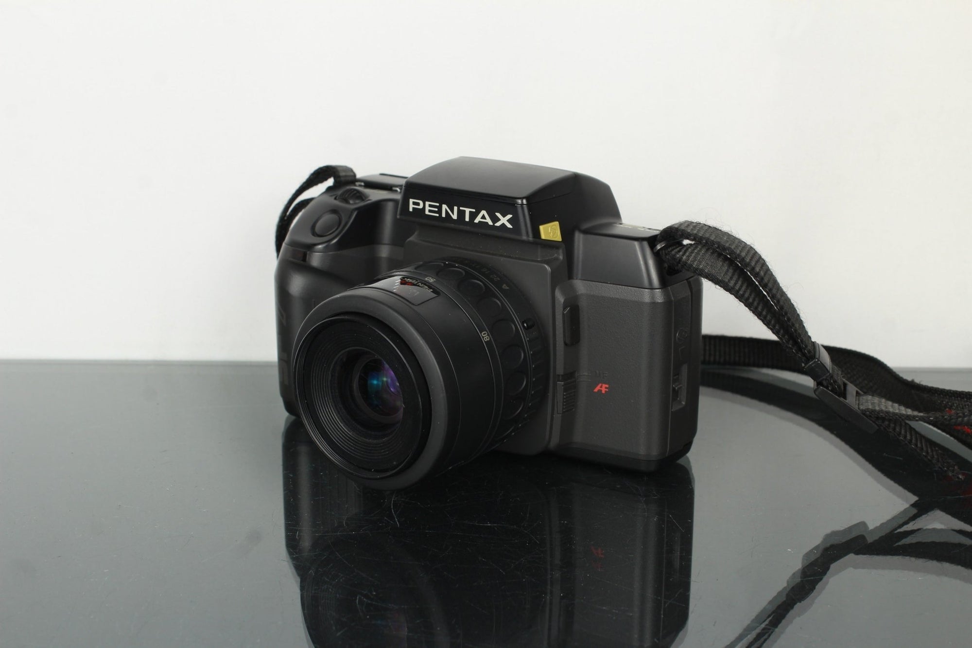 Pentax SF7 + SMC Pentax 1:4 - 5.6 35 - 80mm - Dutch|Thrift