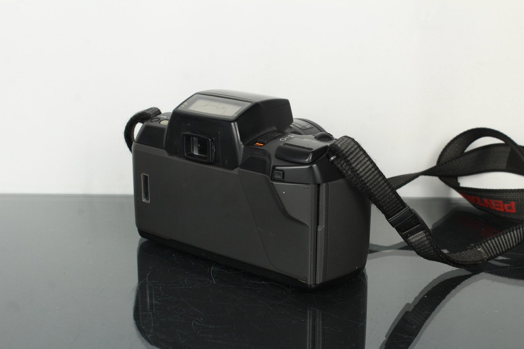 Pentax SF7 + SMC Pentax 1:4 - 5.6 35 - 80mm - Dutch|Thrift