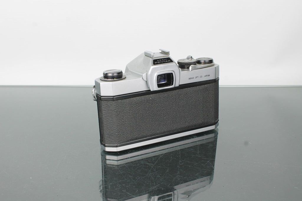 Pentax SP 500 + Super Multi Coated Takumar 28mm f/3.5 - Dutch|Thrift