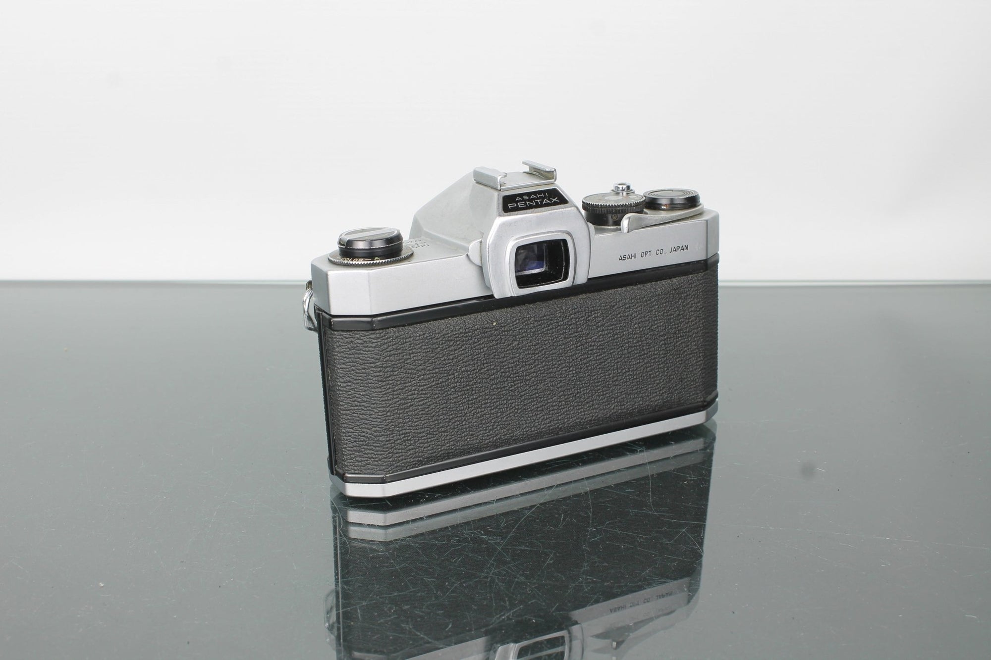 Pentax SP 500 + Super Multi Coated Takumar 28mm f/3.5 - Dutch|Thrift