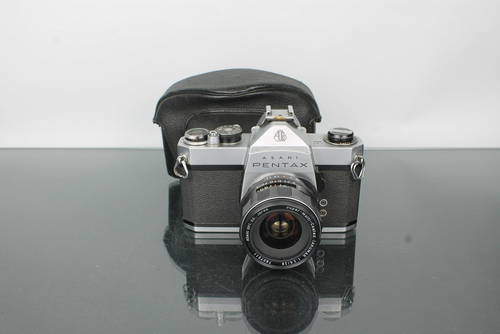 Pentax SP 500 + Super Multi Coated Takumar 28mm f/3.5 - Dutch|Thrift