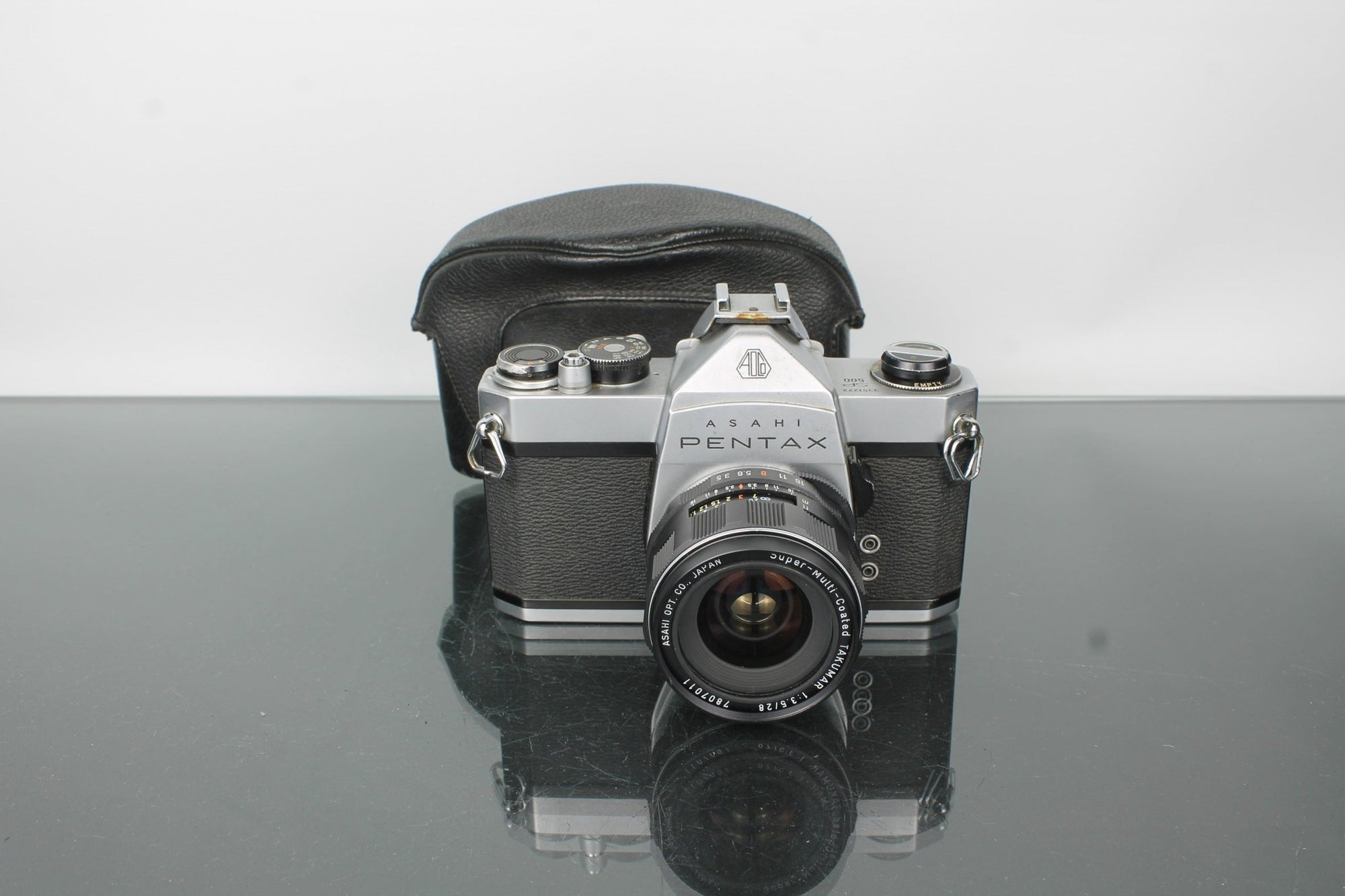Pentax SP 500 + Super Multi Coated Takumar 28mm f/3.5 - Dutch|Thrift
