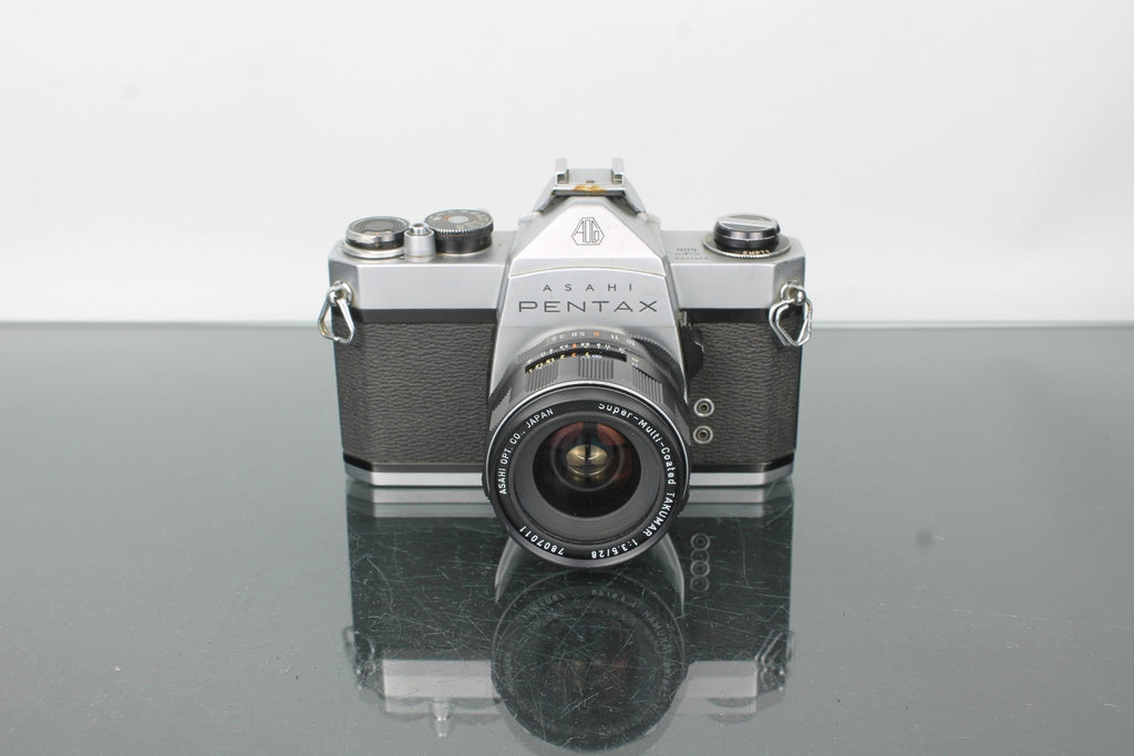 Pentax SP 500 + Super Multi Coated Takumar 28mm f/3.5 - Dutch|Thrift