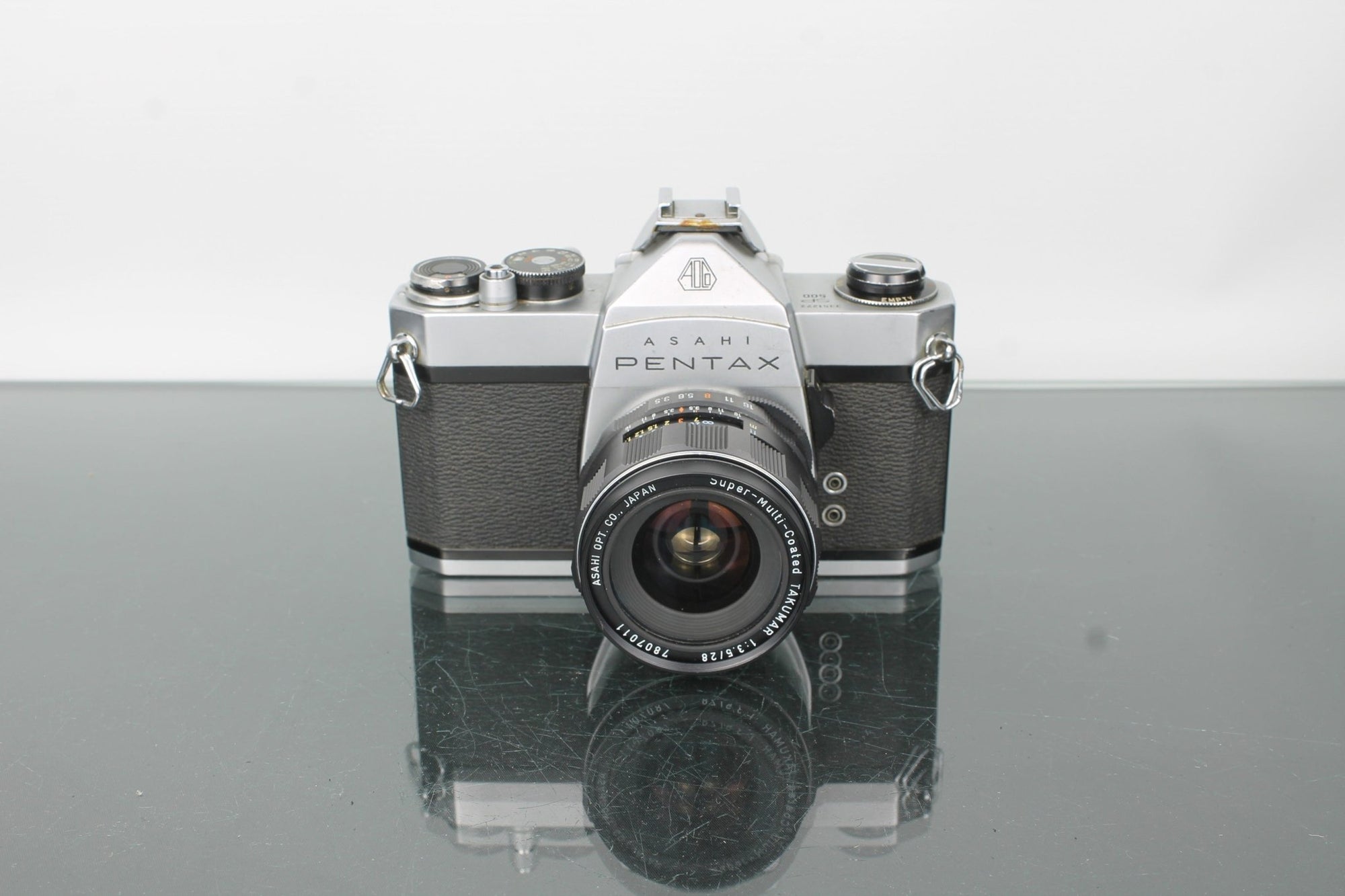 Pentax SP 500 + Super Multi Coated Takumar 28mm f/3.5 - Dutch|Thrift