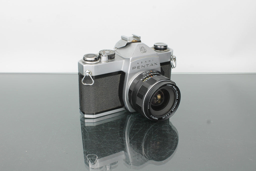 Pentax SP 500 + Super Multi Coated Takumar 28mm f/3.5 - Dutch|Thrift