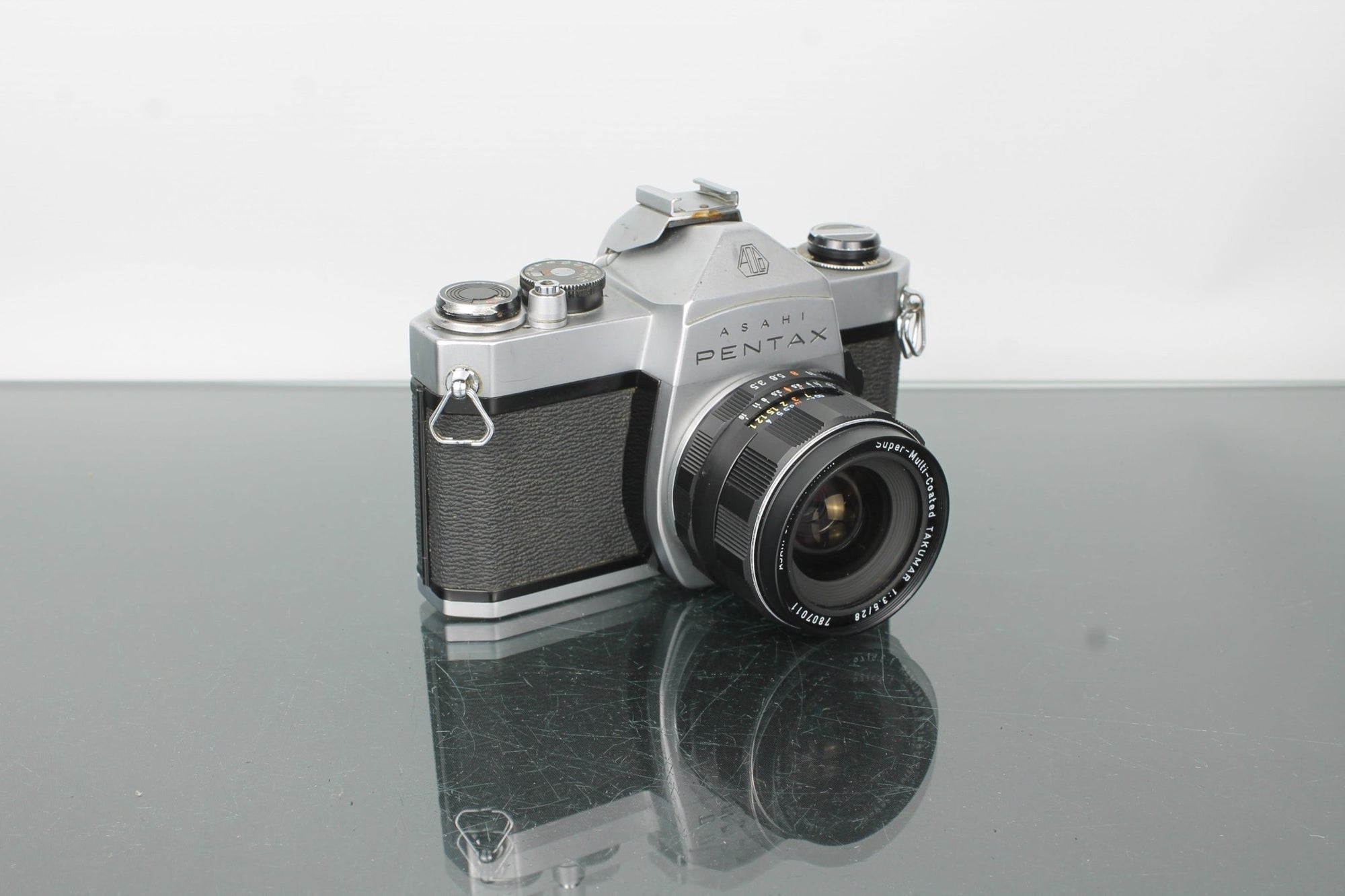 Pentax SP 500 + Super Multi Coated Takumar 28mm f/3.5 - Dutch|Thrift