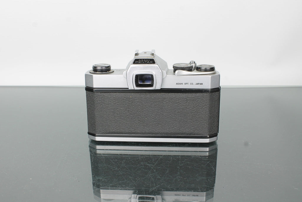 Pentax SP 500 + Super Multi Coated Takumar 28mm f/3.5 - Dutch|Thrift