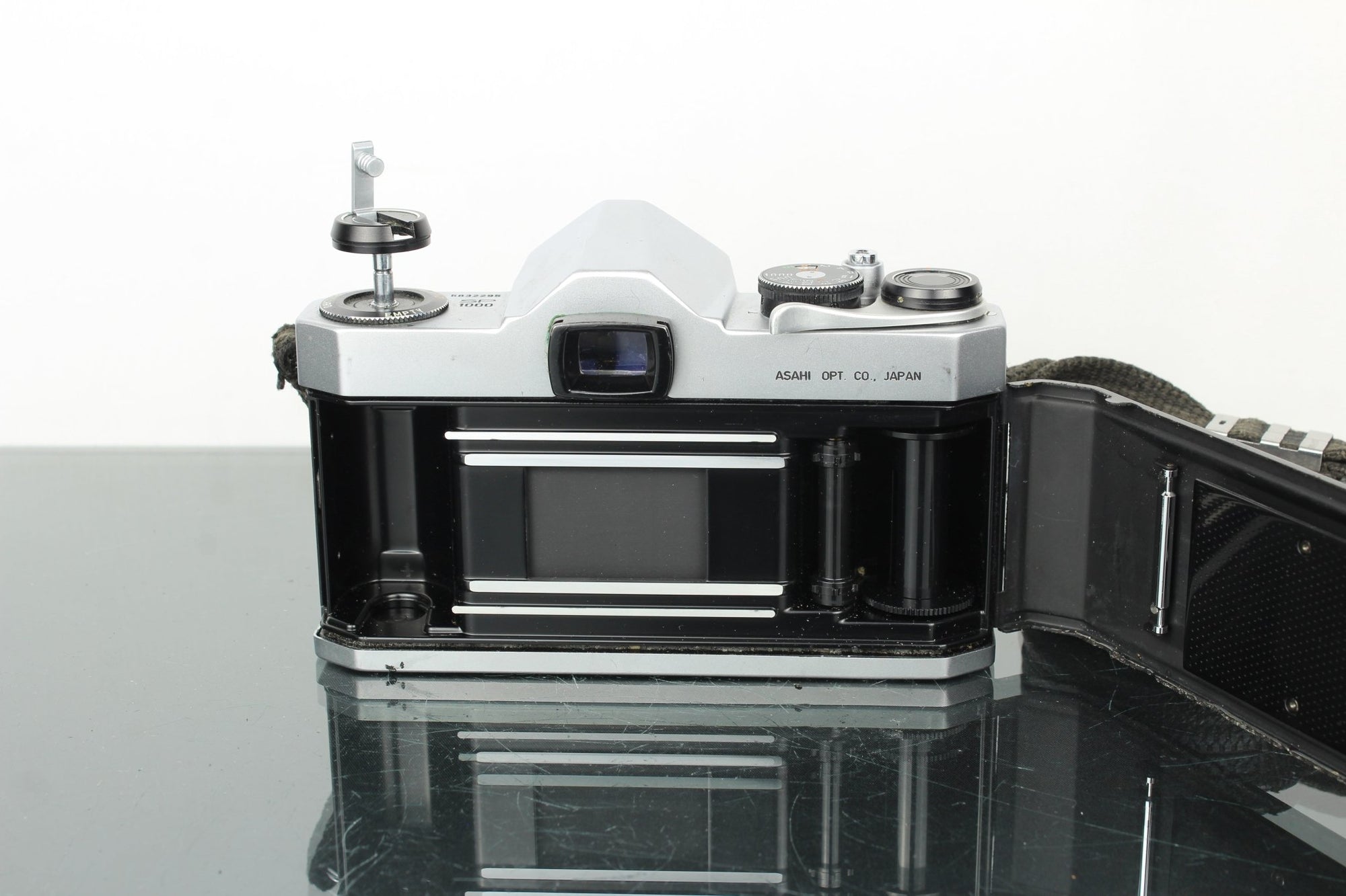 Pentax SP1000 + 55mm f/2 SMC Takumar lens - Dutch|Thrift