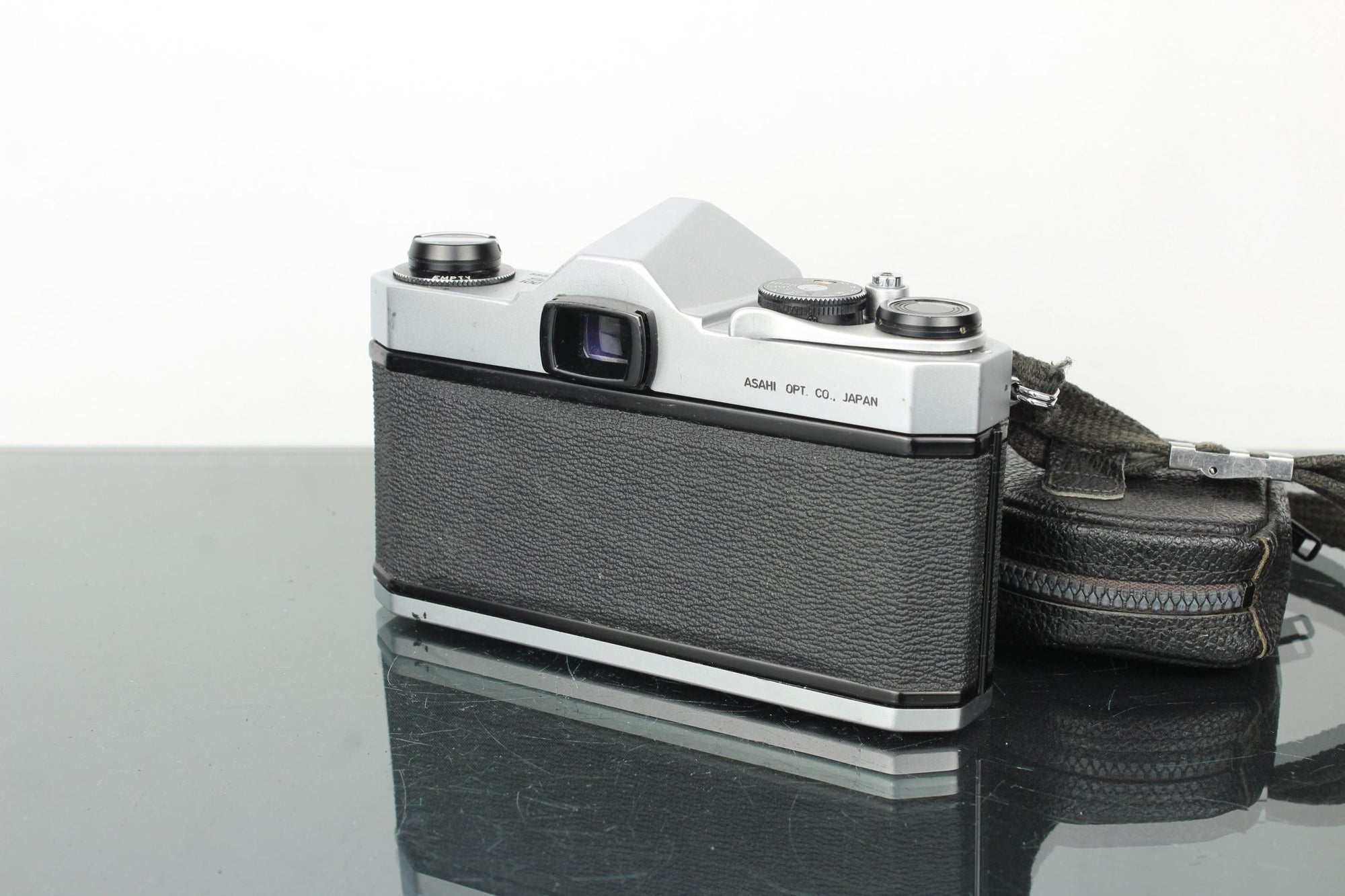 Pentax SP1000 + 55mm f/2 SMC Takumar lens - Dutch|Thrift