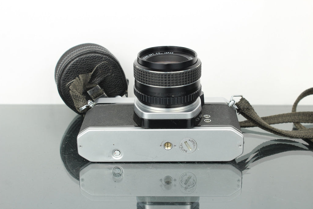 Pentax SP1000 + 55mm f/2 SMC Takumar lens - Dutch|Thrift