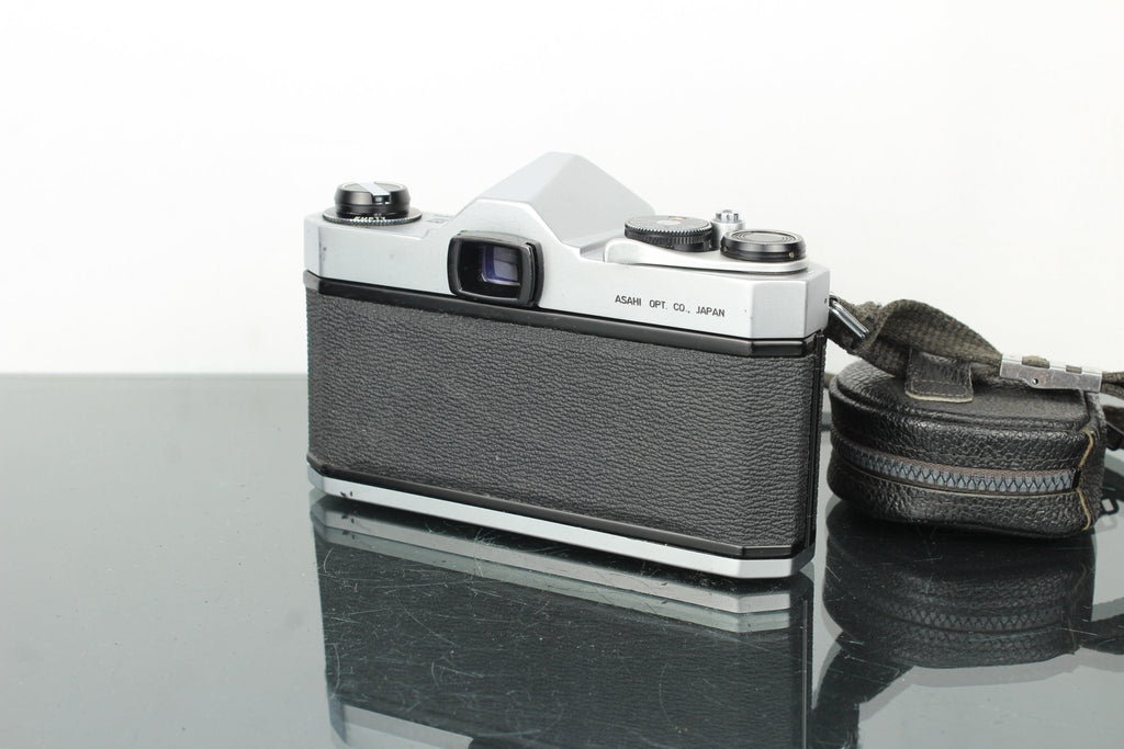 Pentax SP1000 + 55mm f/2 SMC Takumar lens - Dutch|Thrift