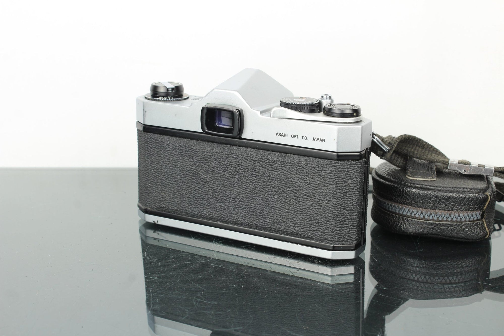 Pentax SP1000 + 55mm f/2 SMC Takumar lens - Dutch|Thrift