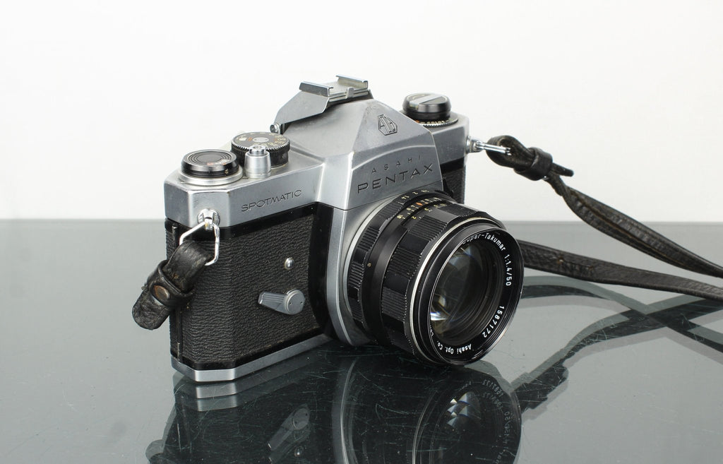 Pentax Spotmatic + 50mm 1.4 Takumar lens (M42 mount) - Dutch|Thrift