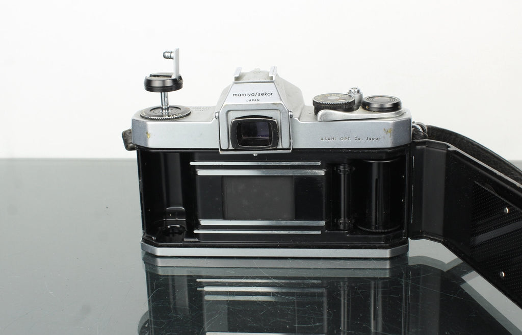 Pentax Spotmatic + 50mm 1.4 Takumar lens (M42 mount) - Dutch|Thrift