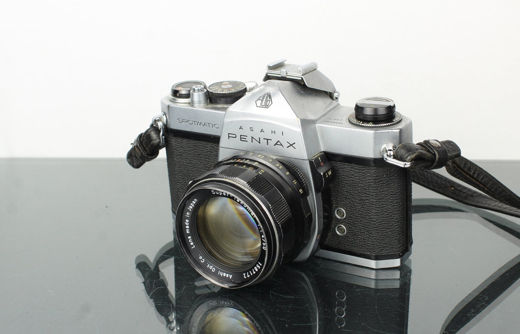 Pentax Spotmatic + 50mm 1.4 Takumar lens (M42 mount) - Dutch|Thrift