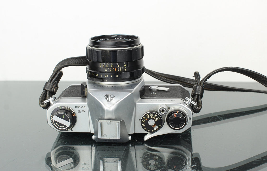 Pentax Spotmatic + 50mm 1.4 Takumar lens (M42 mount) - Dutch|Thrift