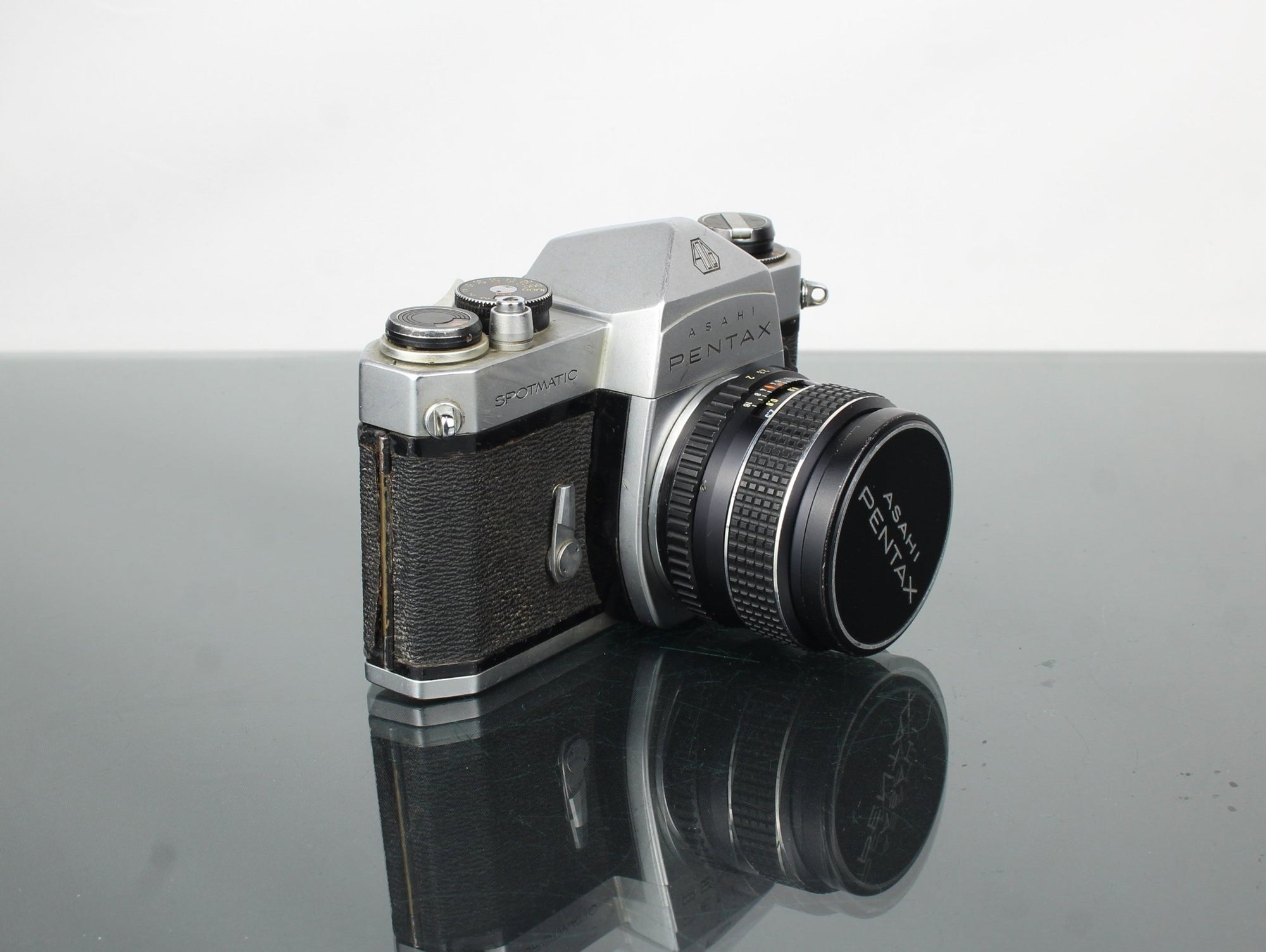 Pentax SpotMatic + Takumar 55mm f/2 - Dutch|Thrift