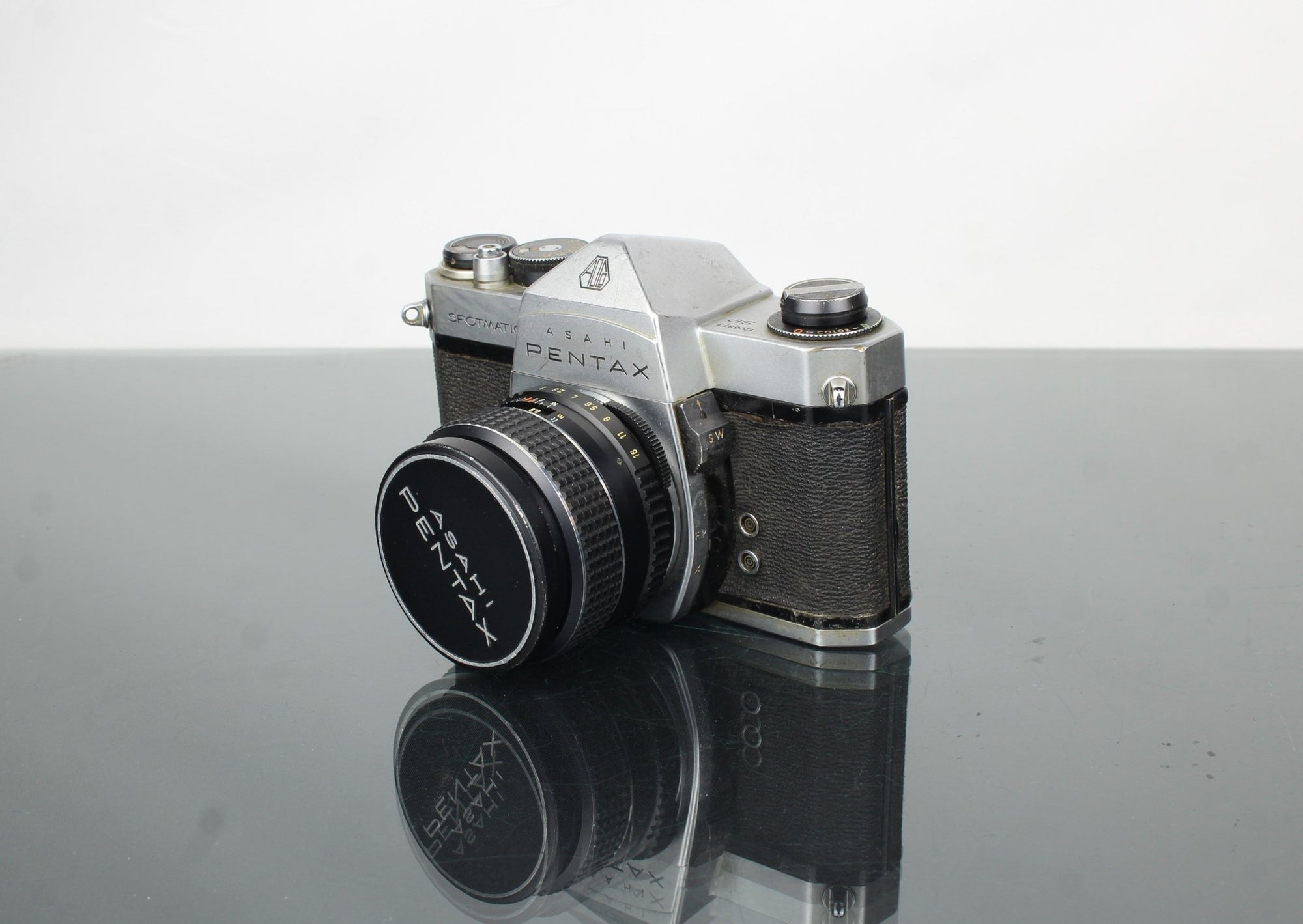 Pentax SpotMatic + Takumar 55mm f/2 - Dutch|Thrift