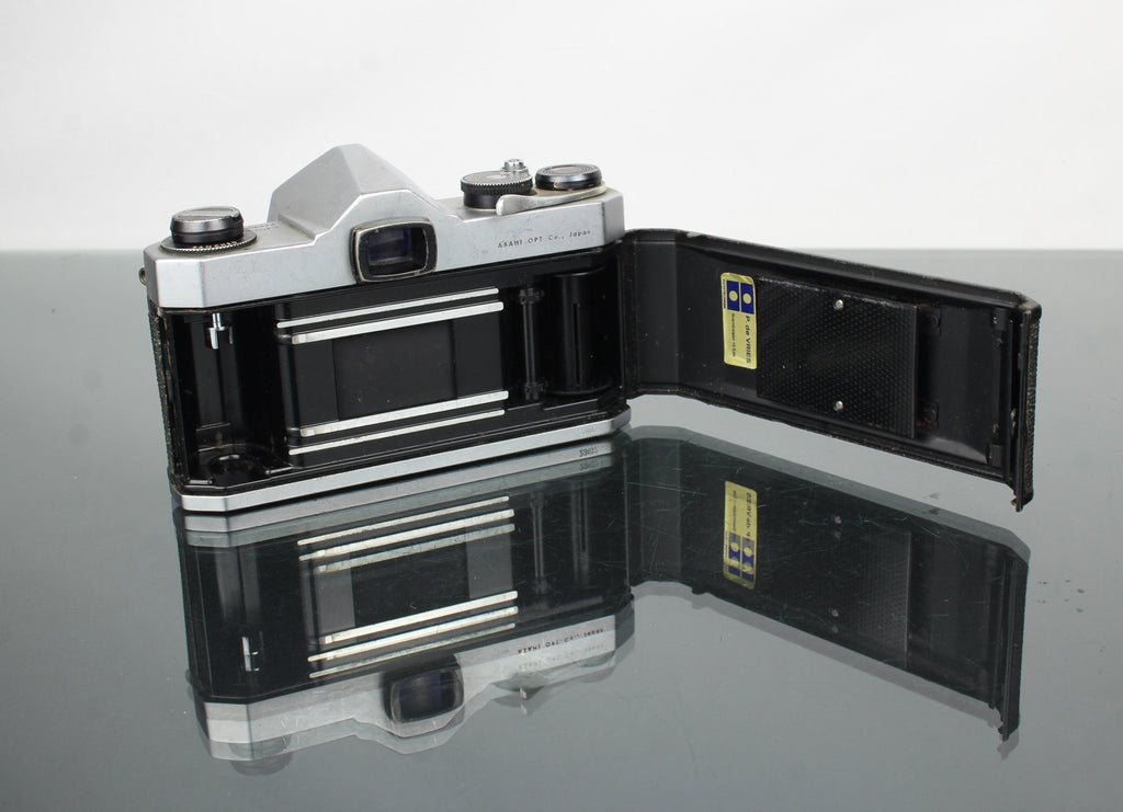 Pentax SpotMatic + Takumar 55mm f/2 - Dutch|Thrift