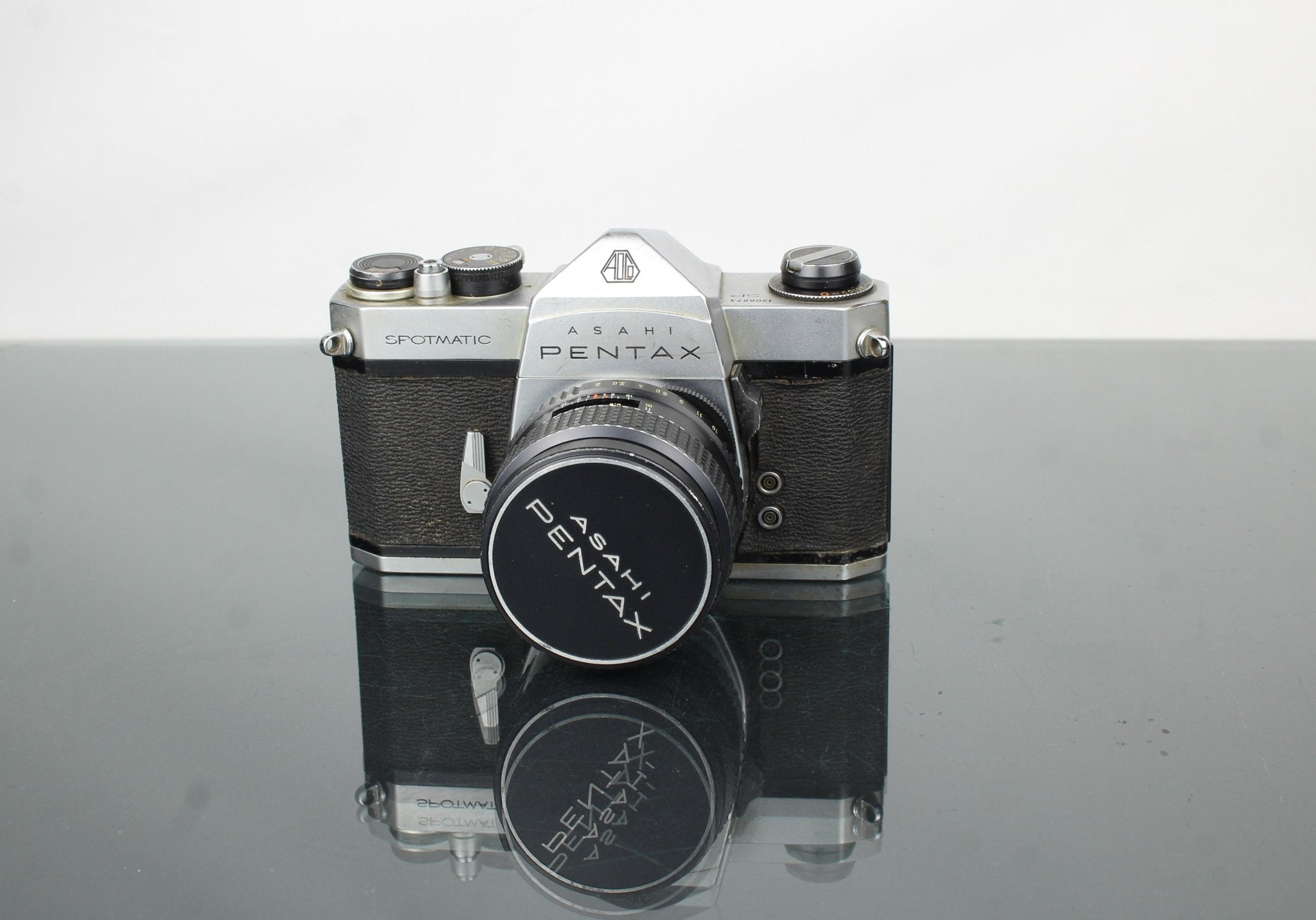Pentax SpotMatic + Takumar 55mm f/2 – Dutch|Thrift