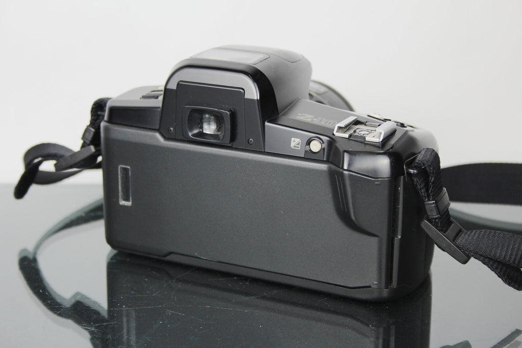 Pentax Z - 10 + Pentax SMC 35 - 80mm 1:4 - 5.6 lens - Dutch|Thrift