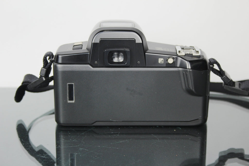 Pentax Z - 10 + Pentax SMC 35 - 80mm 1:4 - 5.6 lens - Dutch|Thrift