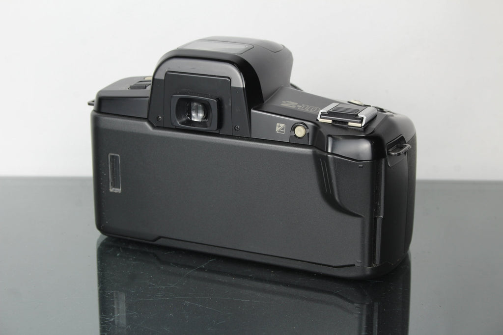 Pentax Z10 + 50mm 1.7 SMC Pentax lens (K - mount) - Dutch|Thrift