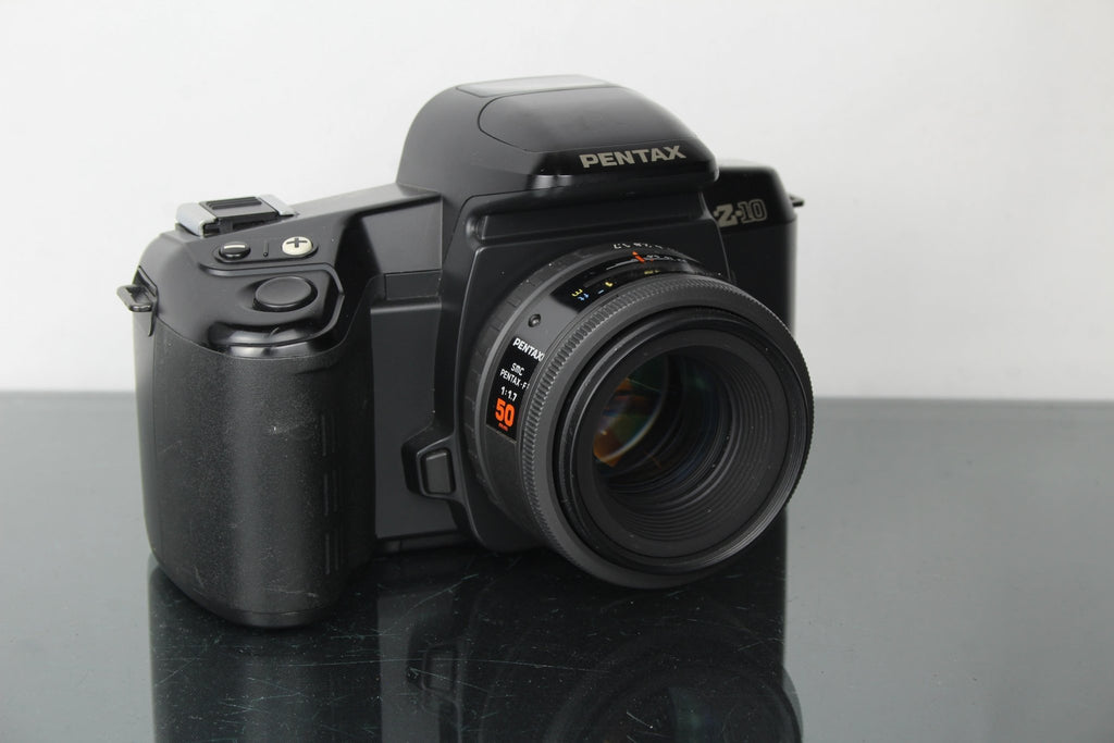 Pentax Z10 + 50mm 1.7 SMC Pentax lens (K - mount) - Dutch|Thrift