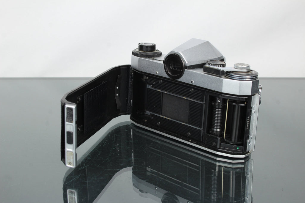 Pentor IB + Pentacolor 1:2.8 50mm - Dutch|Thrift