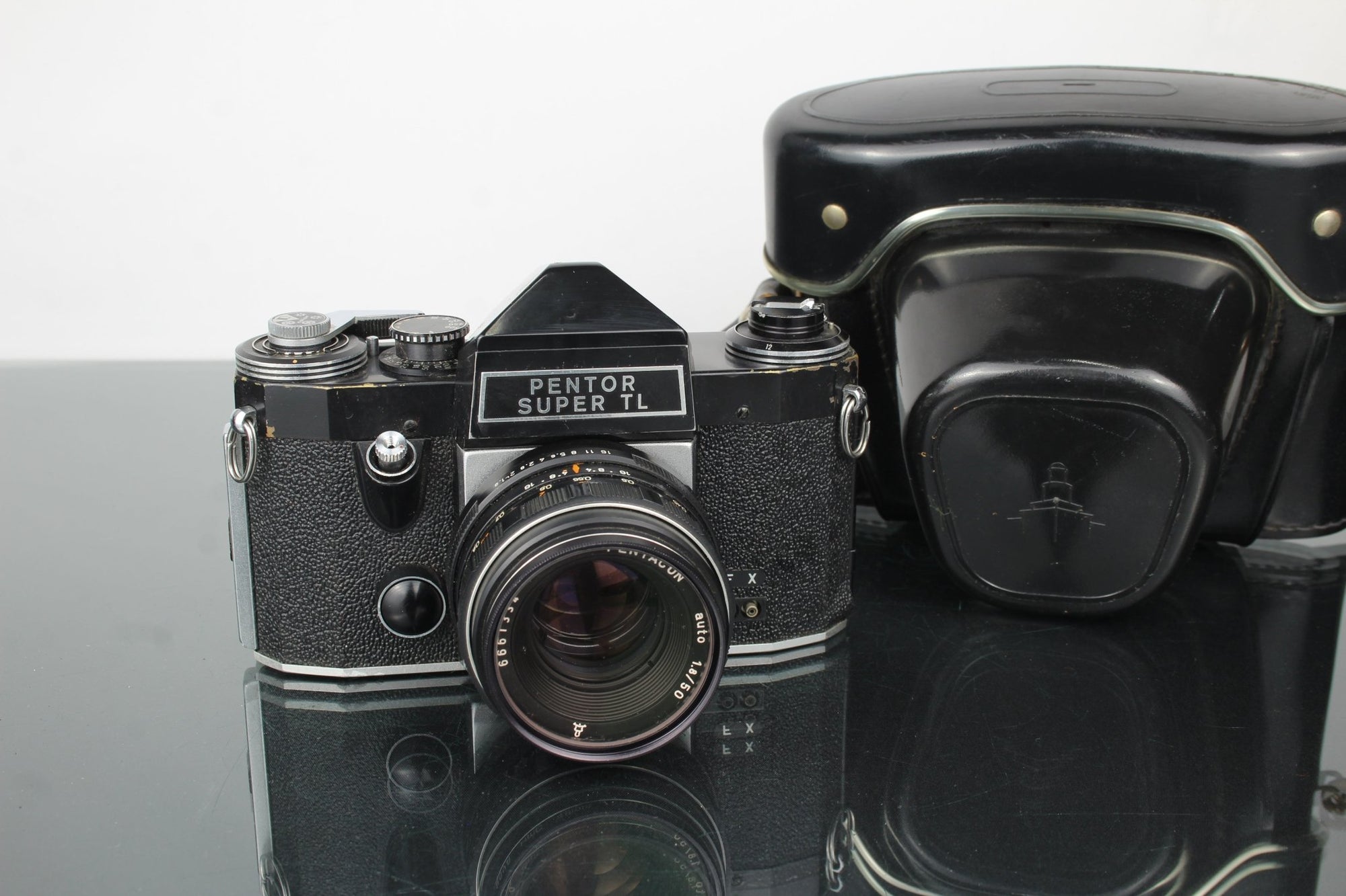 Pentor Super TL + 50mm 1.8 Pentacon auto lens (M42 mount) - Dutch|Thrift