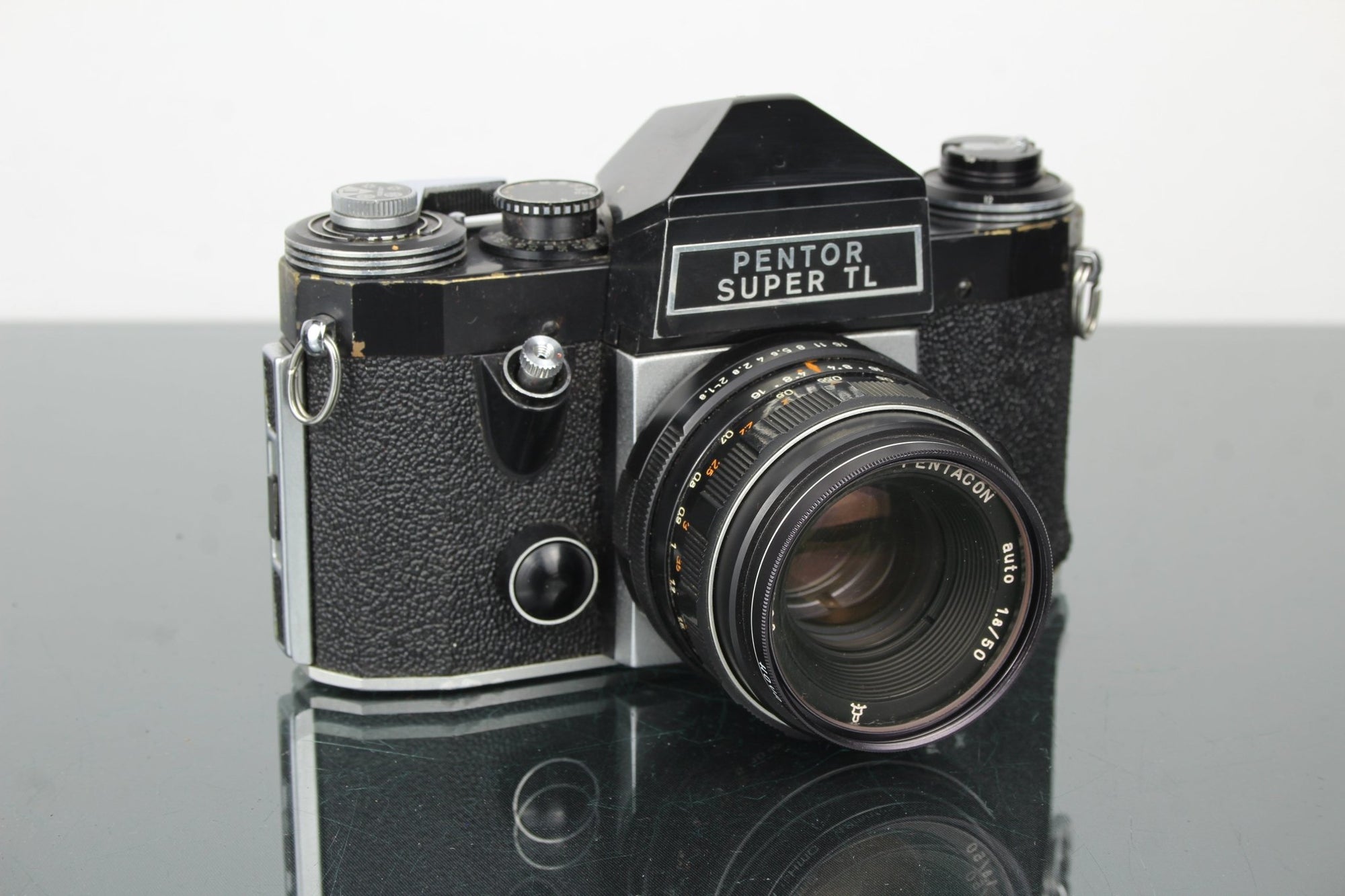 Pentor Super TL + 50mm 1.8 Pentacon auto lens (M42 mount) - Dutch|Thrift