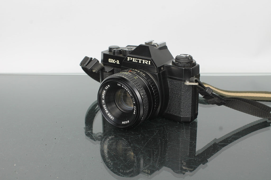 Petri GX - 1 + Rikenon 50mm f/2 - Dutch|Thrift