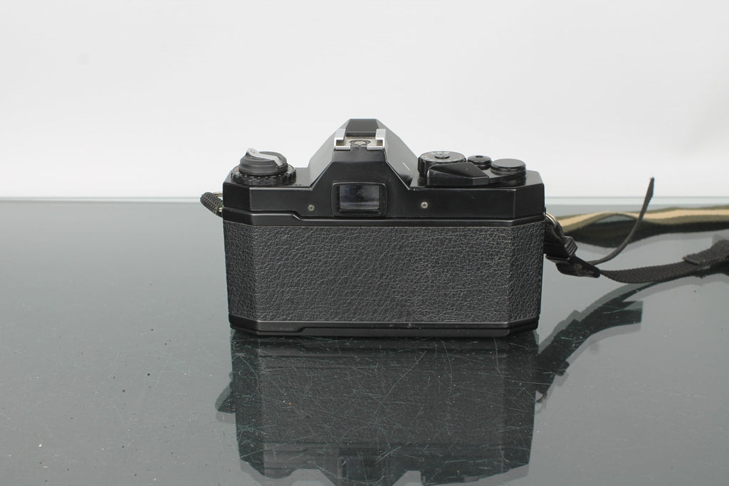 Petri GX - 1 + Rikenon 50mm f/2 - Dutch|Thrift