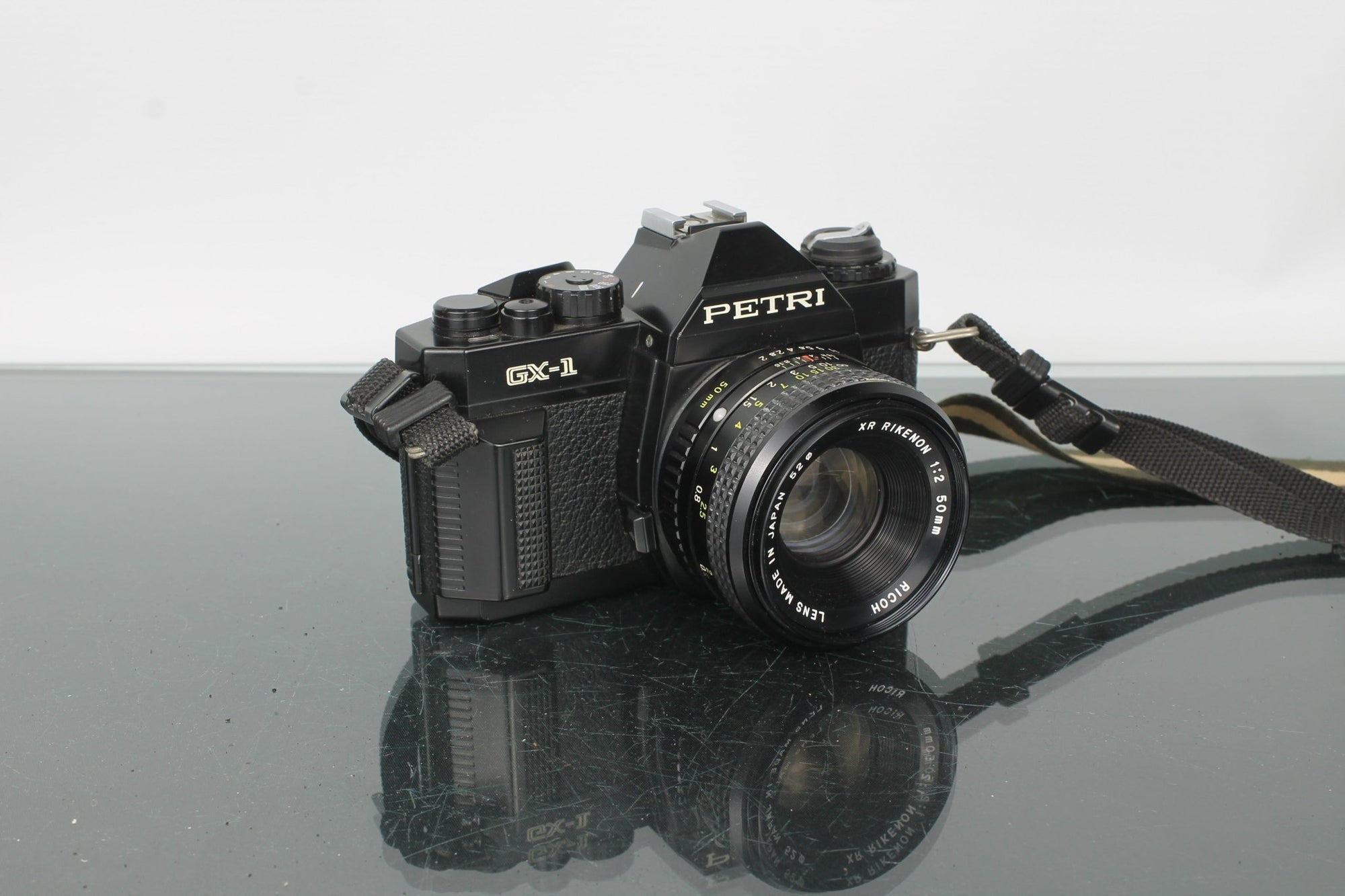 Petri GX - 1 + Rikenon 50mm f/2 - Dutch|Thrift