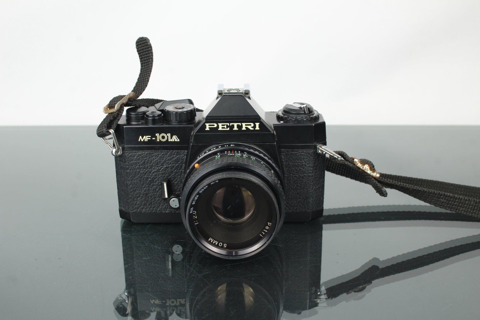 Petri MF - 101A + 50mm 1:2.0 lens - Dutch|Thrift
