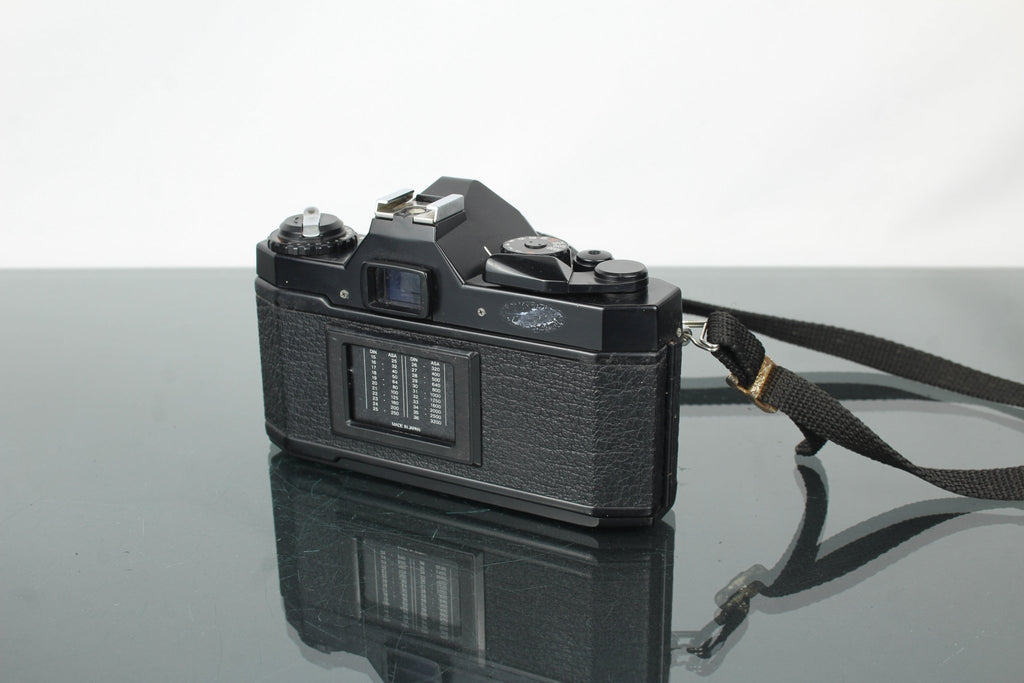 Petri MF - 101A + 50mm 1:2.0 lens - Dutch|Thrift