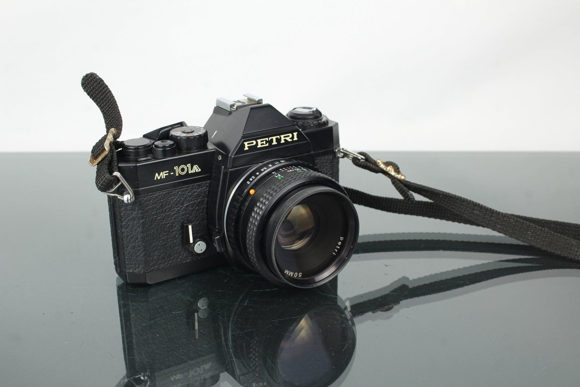 Petri MF - 101A + 50mm 1:2.0 lens - Dutch|Thrift