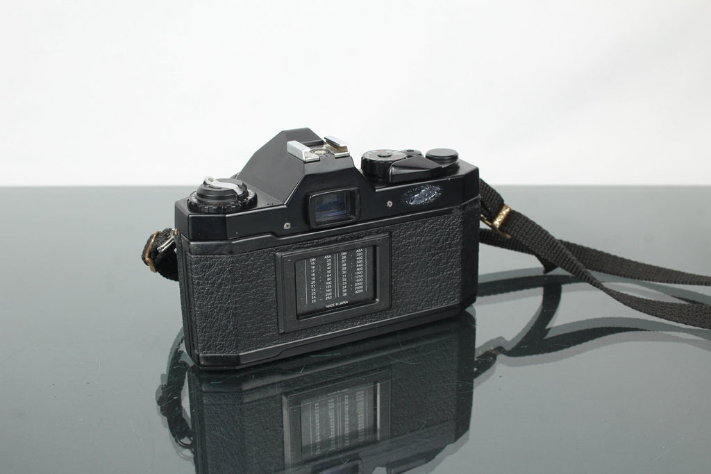 Petri MF - 101A + 50mm 1:2.0 lens - Dutch|Thrift