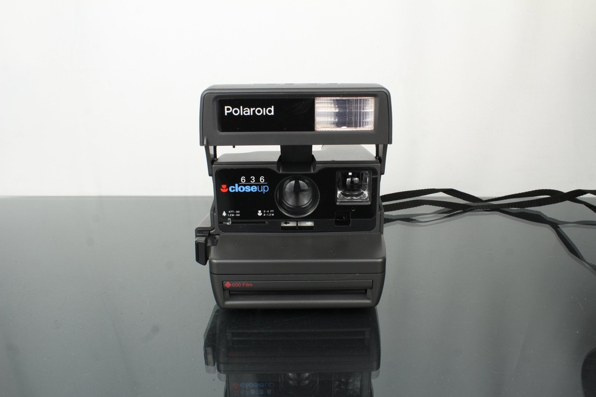 Polaroid 636 Close Up Camera – Dutch|Thrift