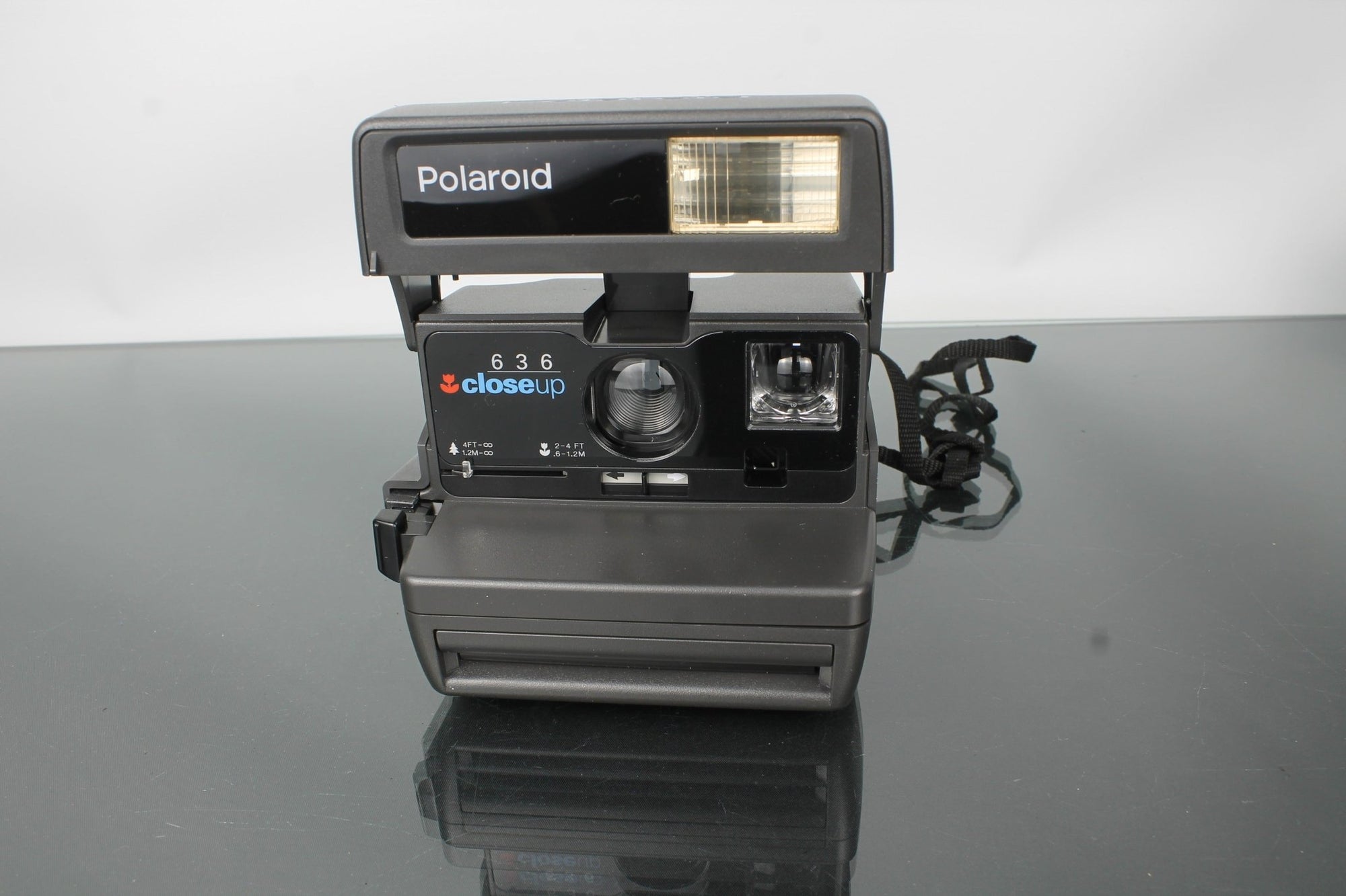 Polaroid 636 Closeup - Dutch|Thrift