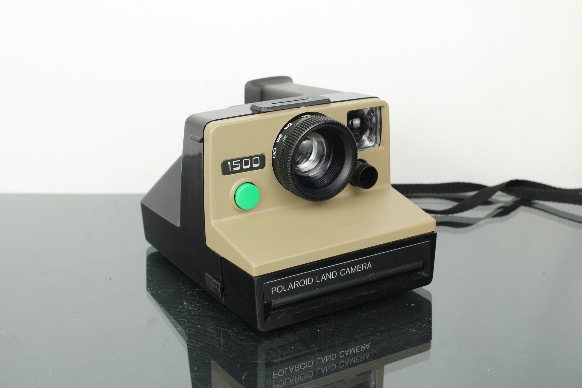Polaroid Land Camera 1500 - Dutch|Thrift