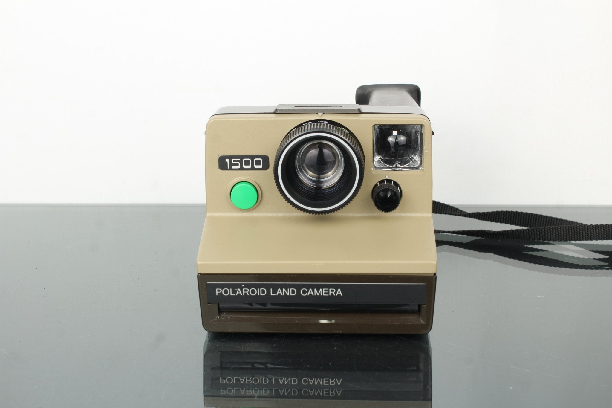 Polaroid Land Camera 1500 – Dutch|Thrift