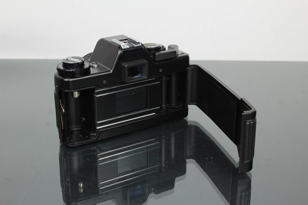 Praktica BC 1 + Prakticar 50mm 1.8 lens - Dutch|Thrift