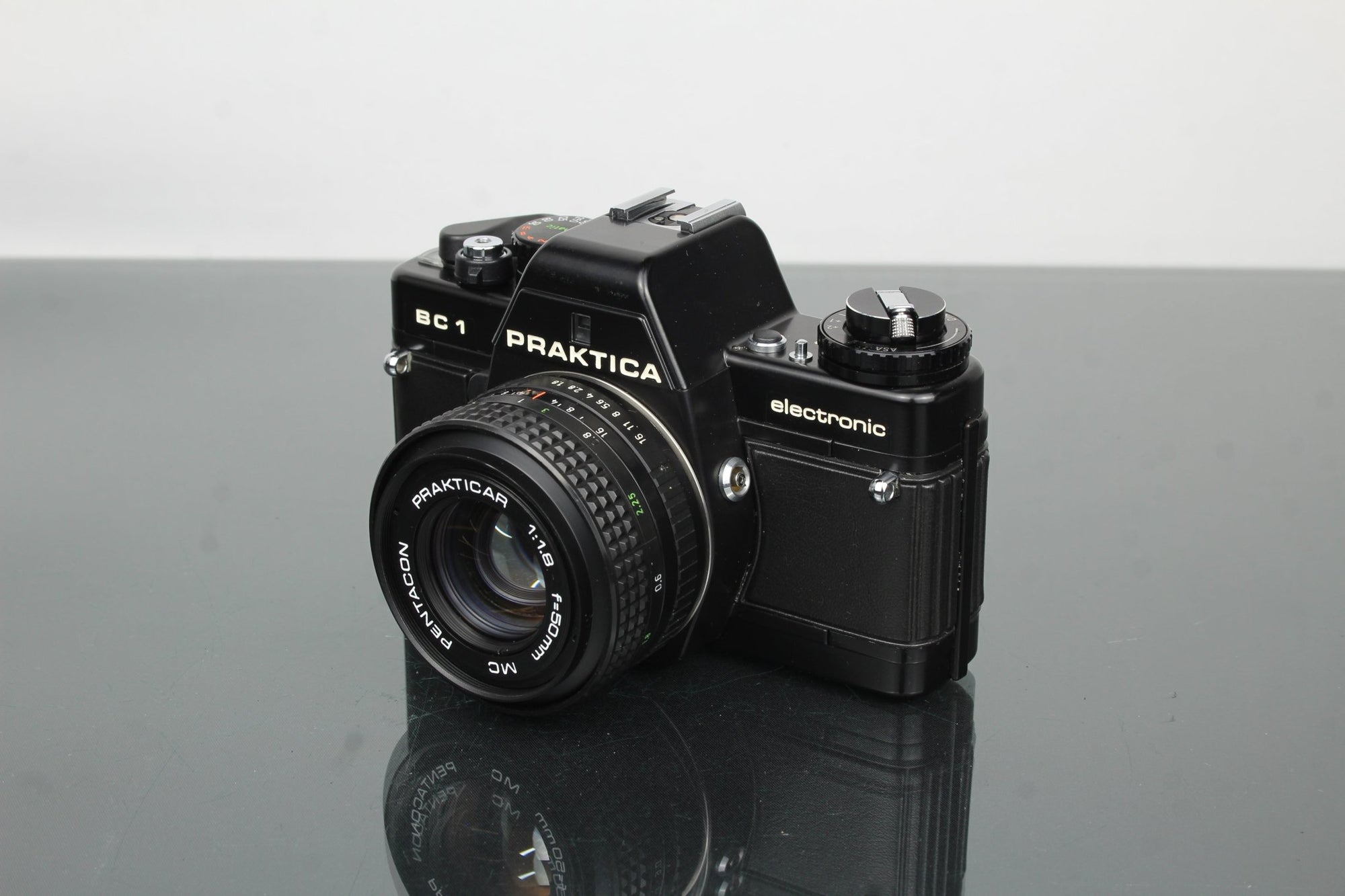 Praktica BC 1 + Prakticar 50mm 1.8 lens - Dutch|Thrift