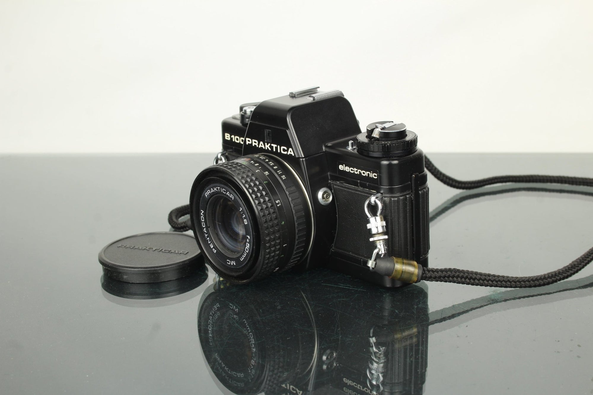 Praktica Electronic B100 + Prakticar 50mm 1.8 lens - Dutch|Thrift