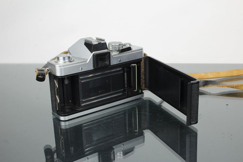 Praktica LTL 3 + Pentacon 50mm 1.8 lens - Dutch|Thrift