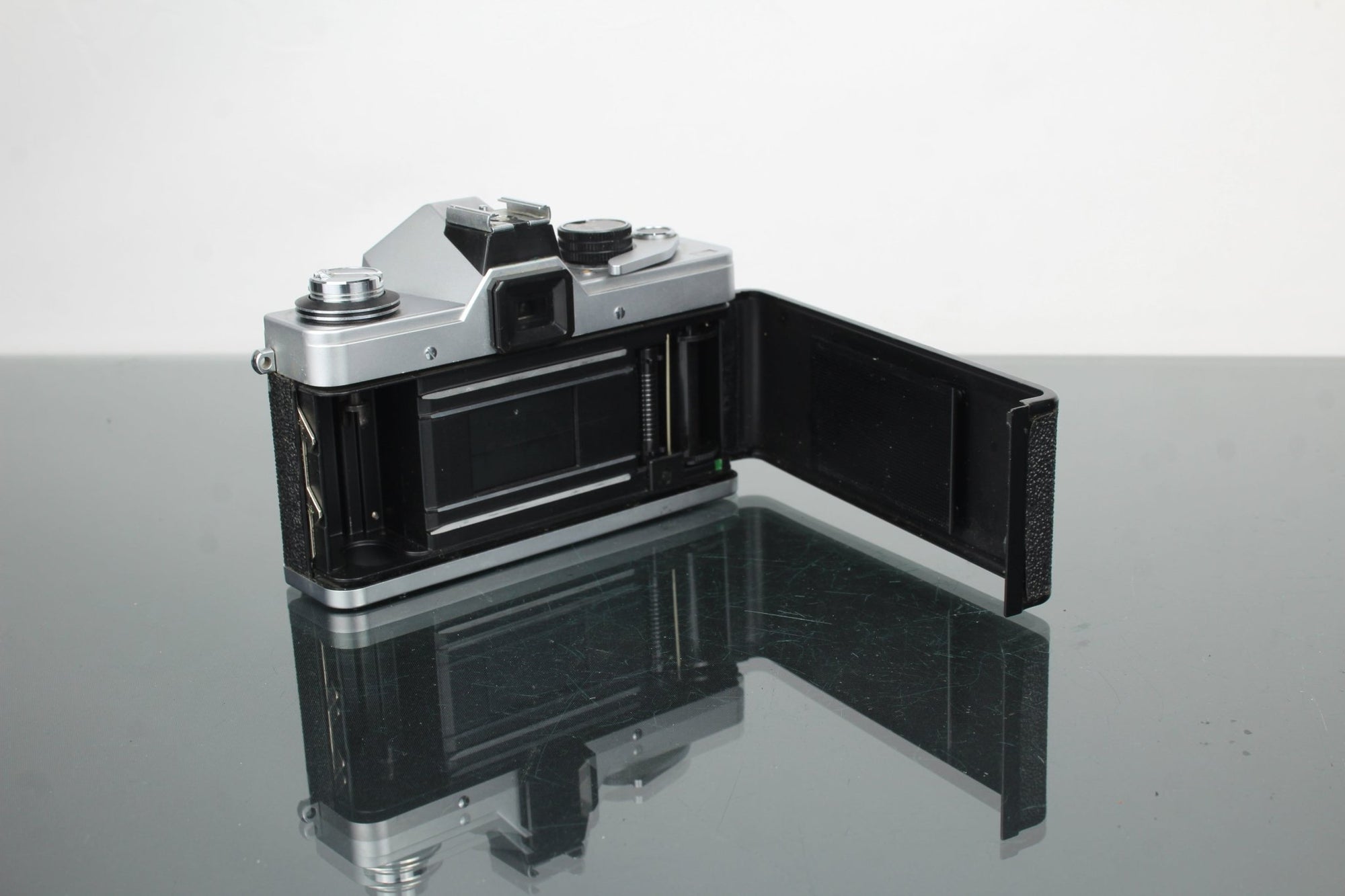 Praktica LTL + Pentacon 29mm f/2.8 lens - Dutch|Thrift